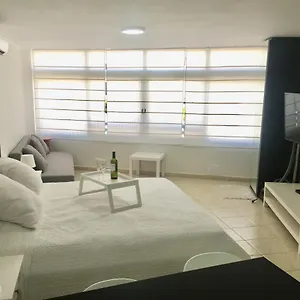 https://studio-los-cristianos-beach.tenerifehoteles.net